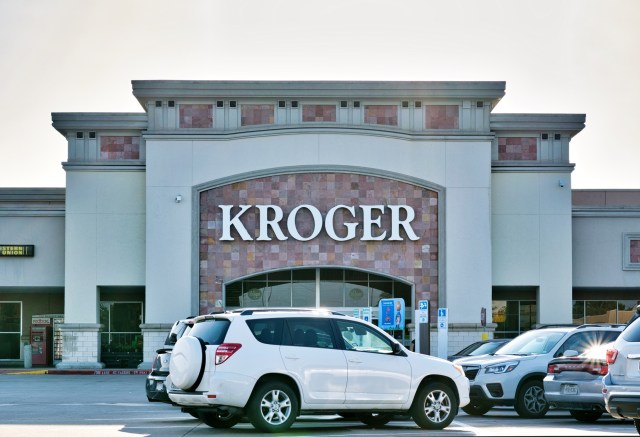 Save Time and Money with Kroger Grocery Pickup: A Comprehensive Review